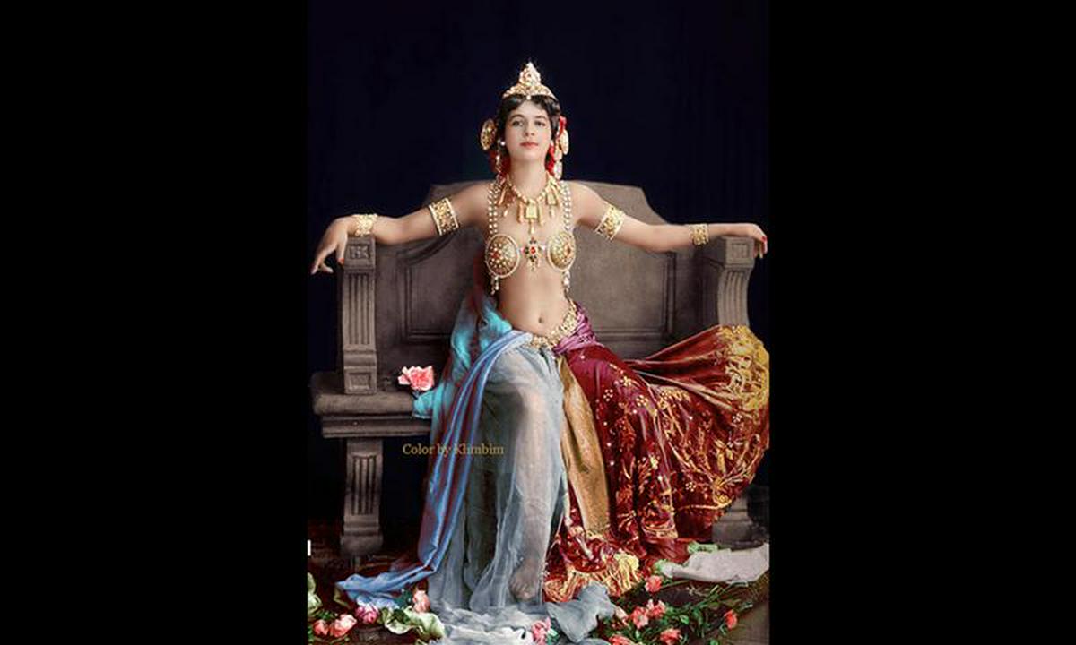Point, Click, and Dance in Mata Hari